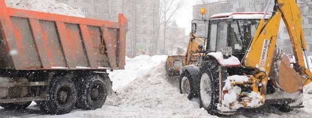 снегоуборочная техника на улицах Москвы
